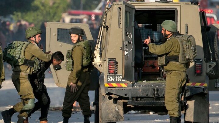 الاحتلال يعتقل شاباً من نابلس