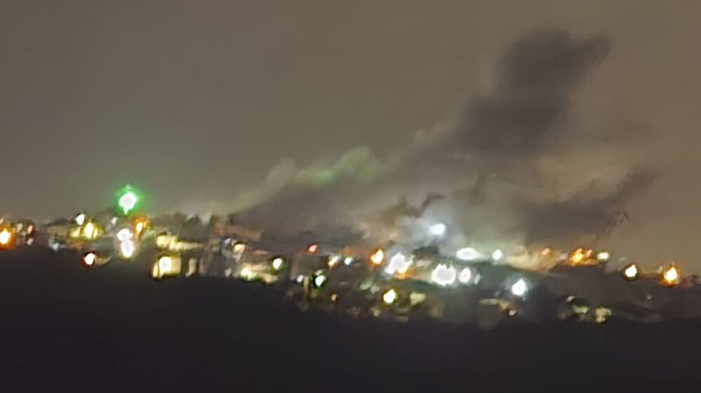 الاحتلال يفجّر منزلًا شرق قلقيلية ويعتقل 12 مواطنا بينهم أسرى محررون