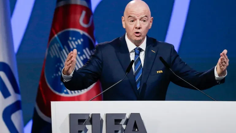 غضب أوروبي بسبب تأخر إنفانتينو عن حضور الجمعية العمومية للفيفا