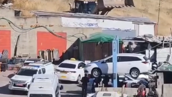 الاحتلال يهدم إسطبلاً للخيول في العيسوية بالقدس المحتلة