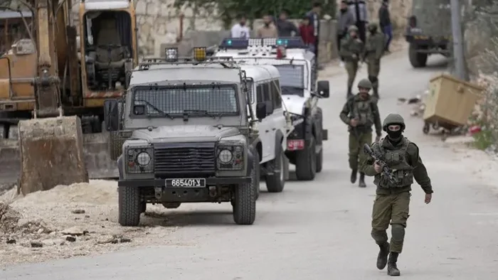 الاحتلال يعتقل شابين جنوب طولكرم