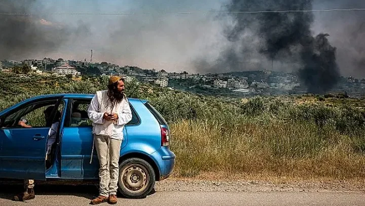 مستوطن يحاول دعس شقيقين جنوب الخليل