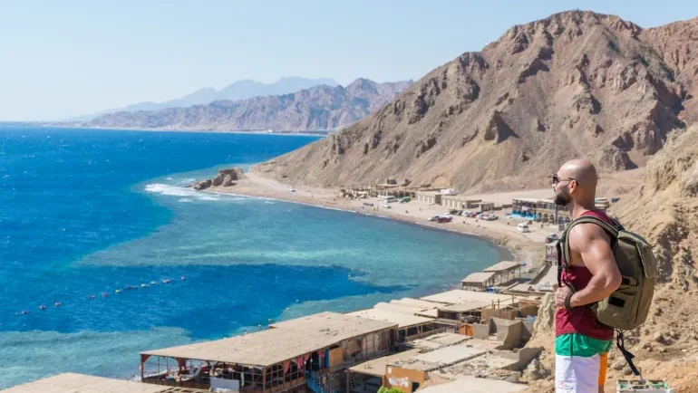 7 أسباب تجذب الشباب إلى مدينة دهب المصرية