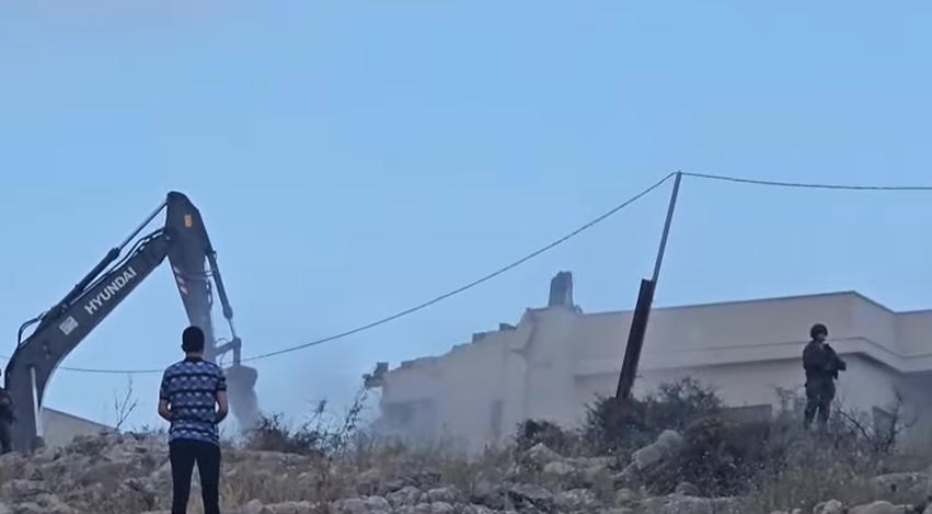 الاحتلال يهدم منزلين في رام الله وبيت لحم