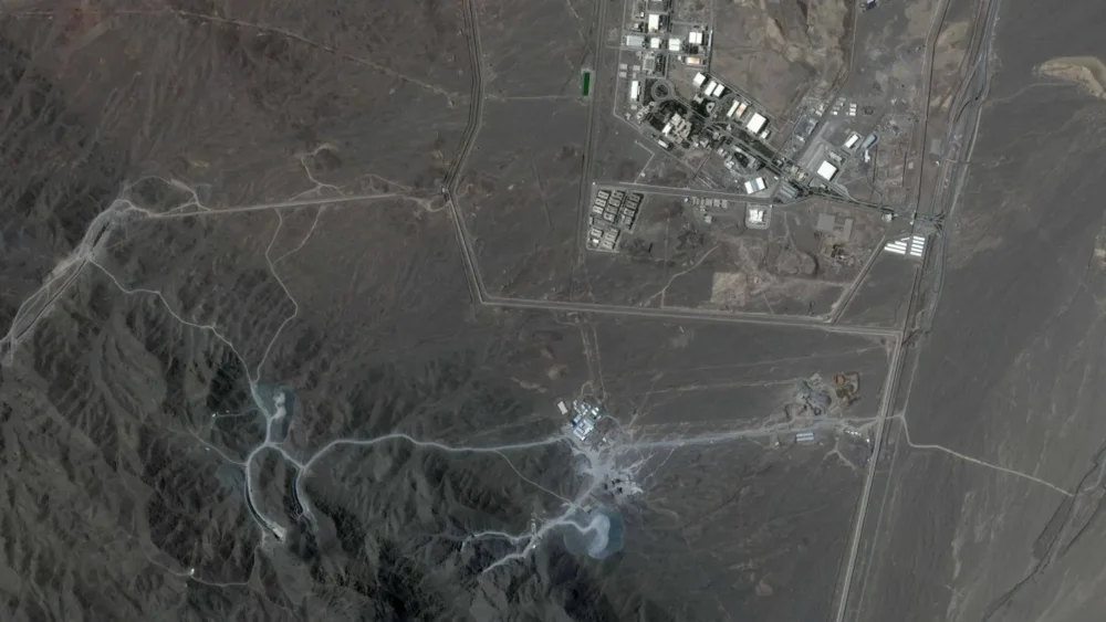 مصدر إيراني رفيع: نقلنا اليورانيوم سراً من "فوردو" قبل الضربة الأمريكية