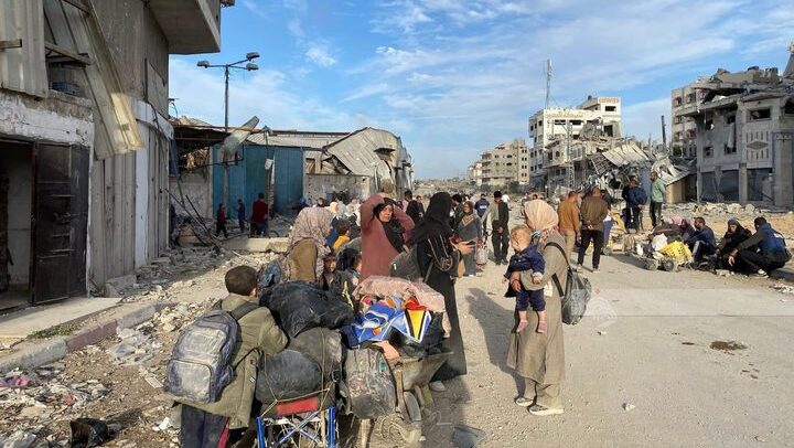 الاحتلال يعتدي بالضرب على مواطن ويحتجز آخرين في مدينة جنين