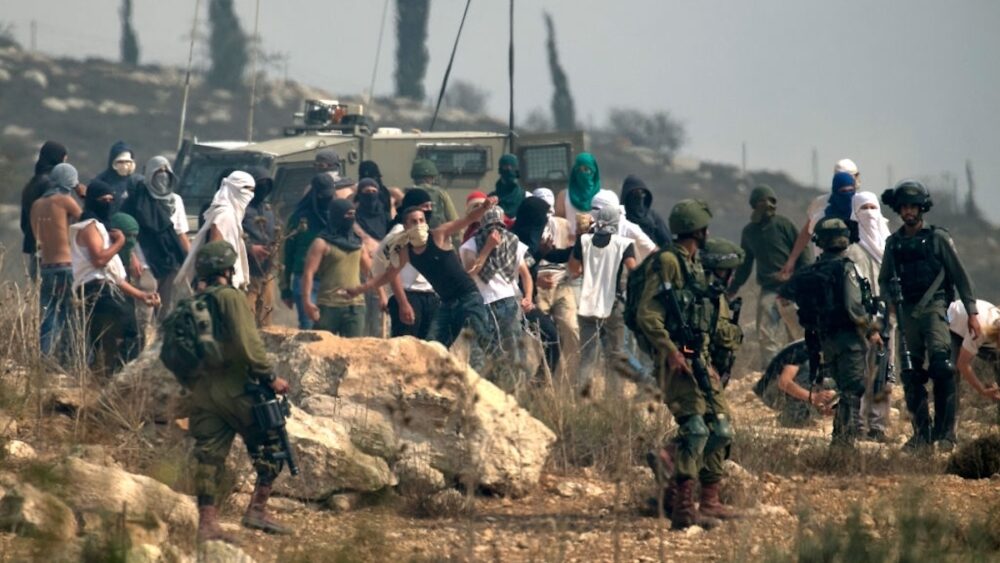 الاحتلال يعترف: ارتفاع وتيرة إرهاب المستوطنين في الضفة الغربية