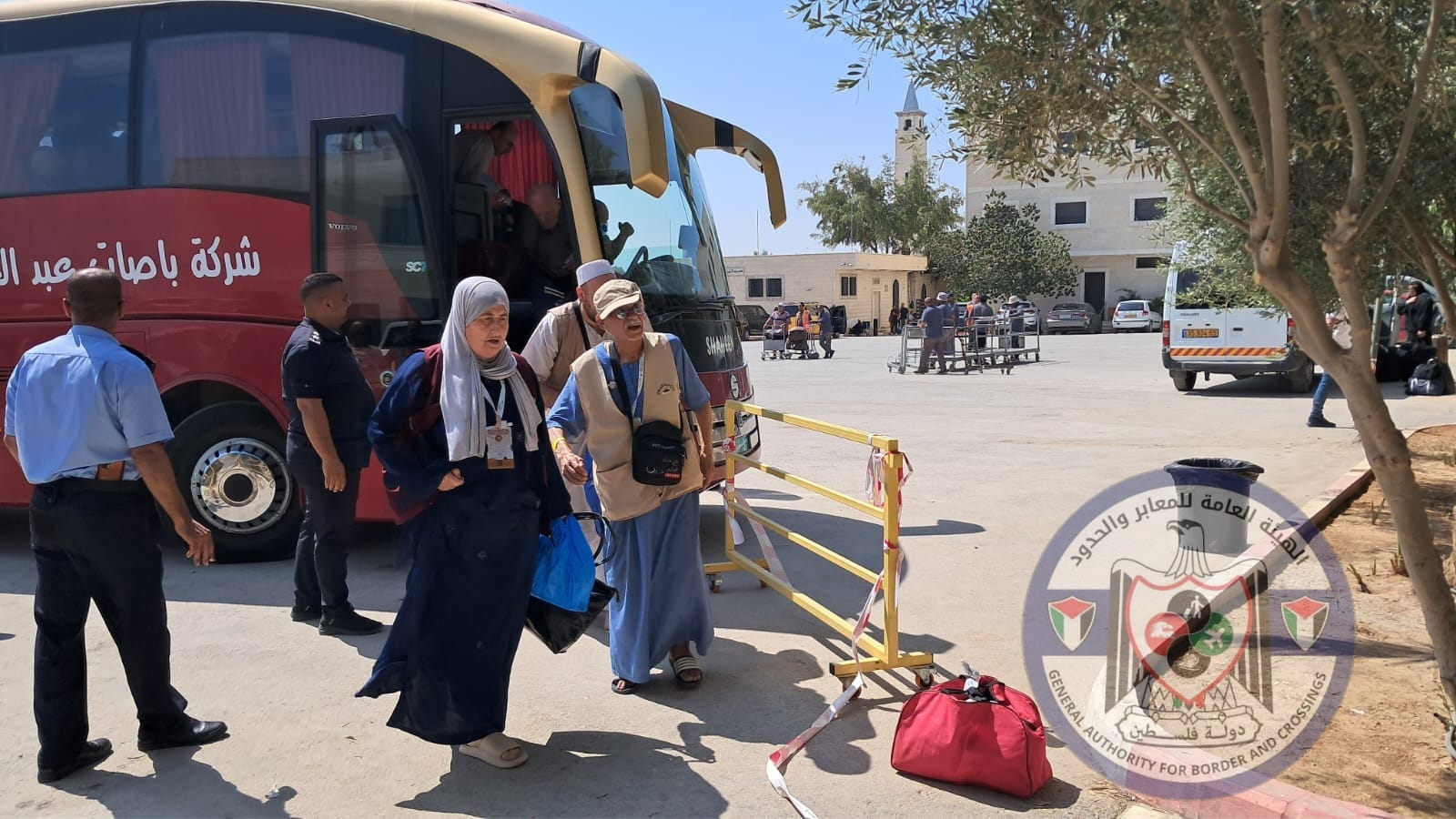 "المعابر والحدود": وصول آخر دفعة من حجاج بيت الله الحرام والحجاج العالقين إلى مدينة أريحا