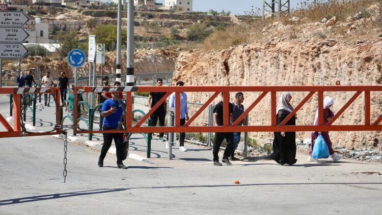 الاحتلال يشدد من اجراءاته العسكرية عند مداخل نابلس وبلداتها وقراها