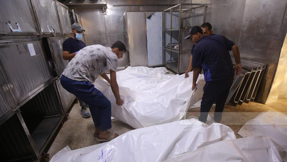 10 شهداء في قصف الاحتلال مستودعاً لتوزيع المساعدات بحي الزيتون