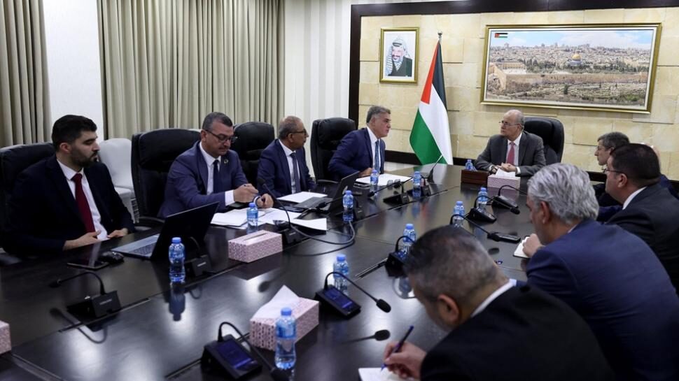 الحكومة: لا إلزامية للمواطنين باستخدام وسائل الدفع الالكتروني