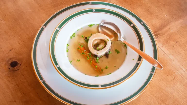 هل مرق العظام غذاء خارق حقا؟