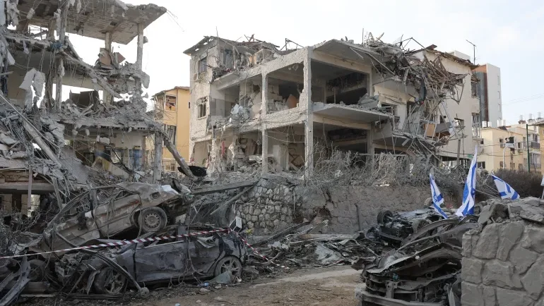 صحيفة "معاريف" العبرية: إعادة إعمار ما دمرته الصواريخ الإيرانية في تل أبيب ومناطق أخرى يحتاج لسنوات