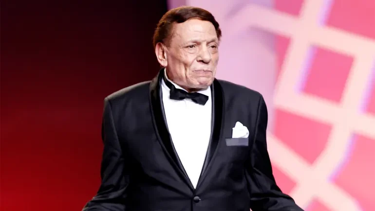 صور مفبركة تثير الجدل حول عودة عادل إمام