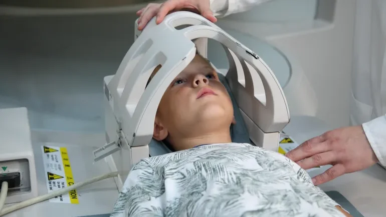 ورم دماغ عدواني يصيب الأطفال تتعاون خلاياه لتنمو وتبقى