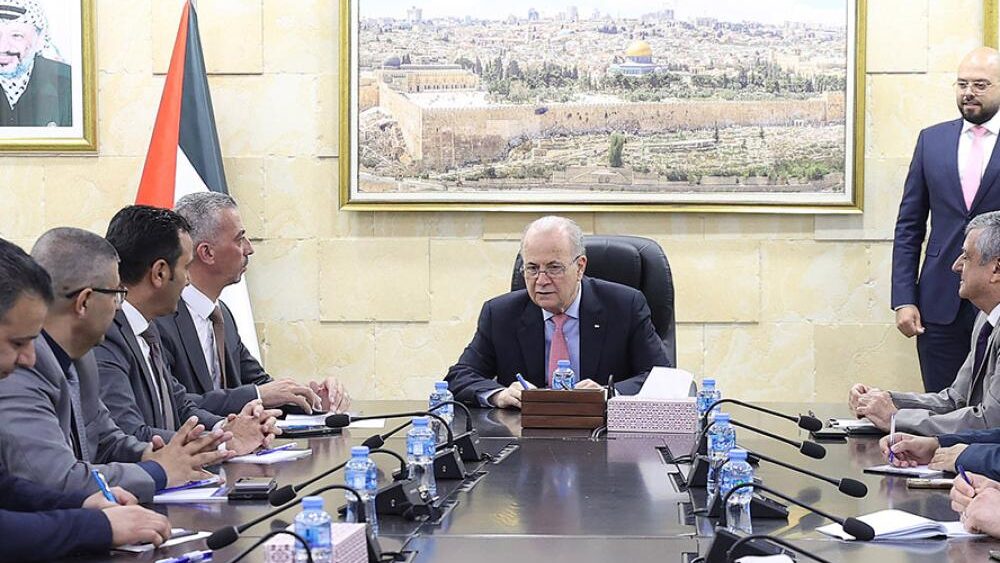 مركز الاتصال الحكومي يصدر أبرز التشريعات الإصلاحية والتطويرية التي عملت عليها الحكومة في عامها الأول