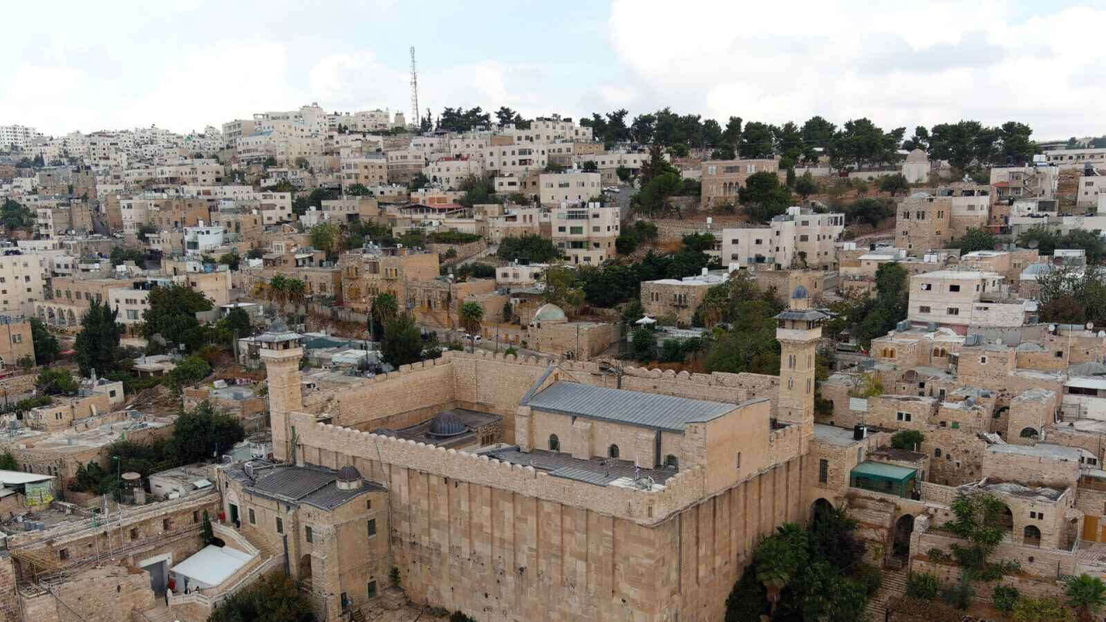 "الإفتاء" يستهجن محاولات إقصاء المسلمين عن إدارة المسجد الإبراهيمي