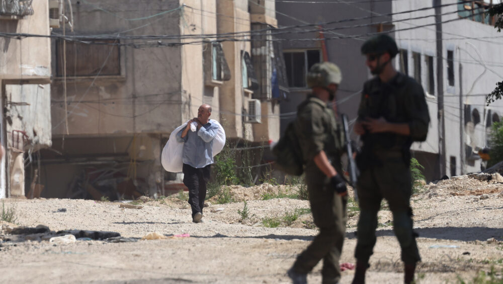 استصدار قرار بتجميد هدم 104 مبانٍ في مخيم طولكرم