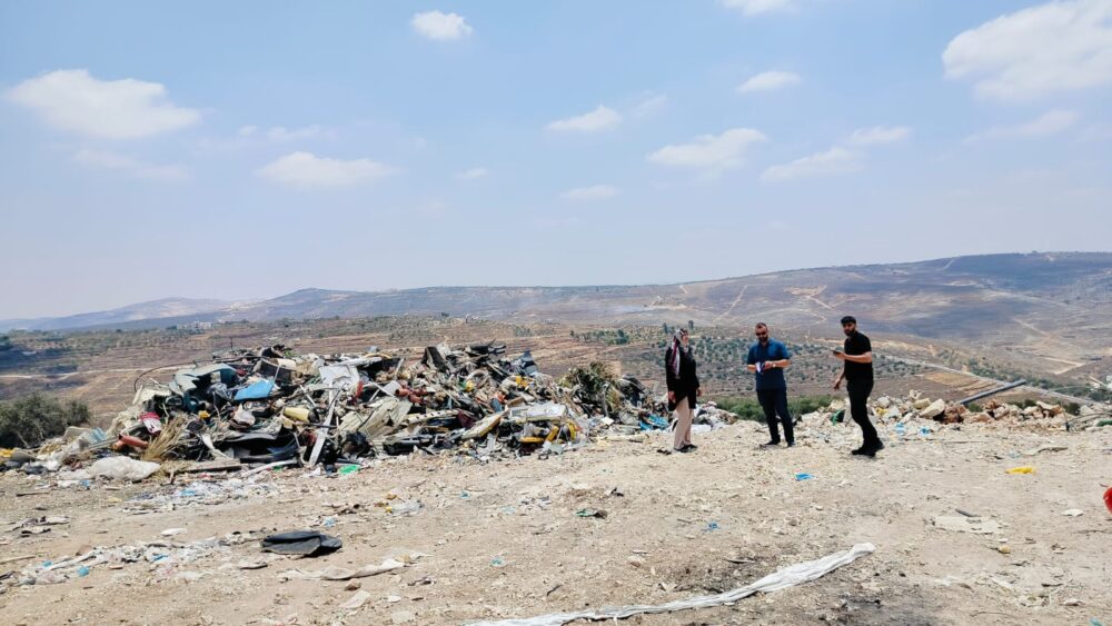 قلقيلية: سلطة جودة البيئة تتابع إغلاق ثلاثة مكبات عشوائية في فرعتا وحجة