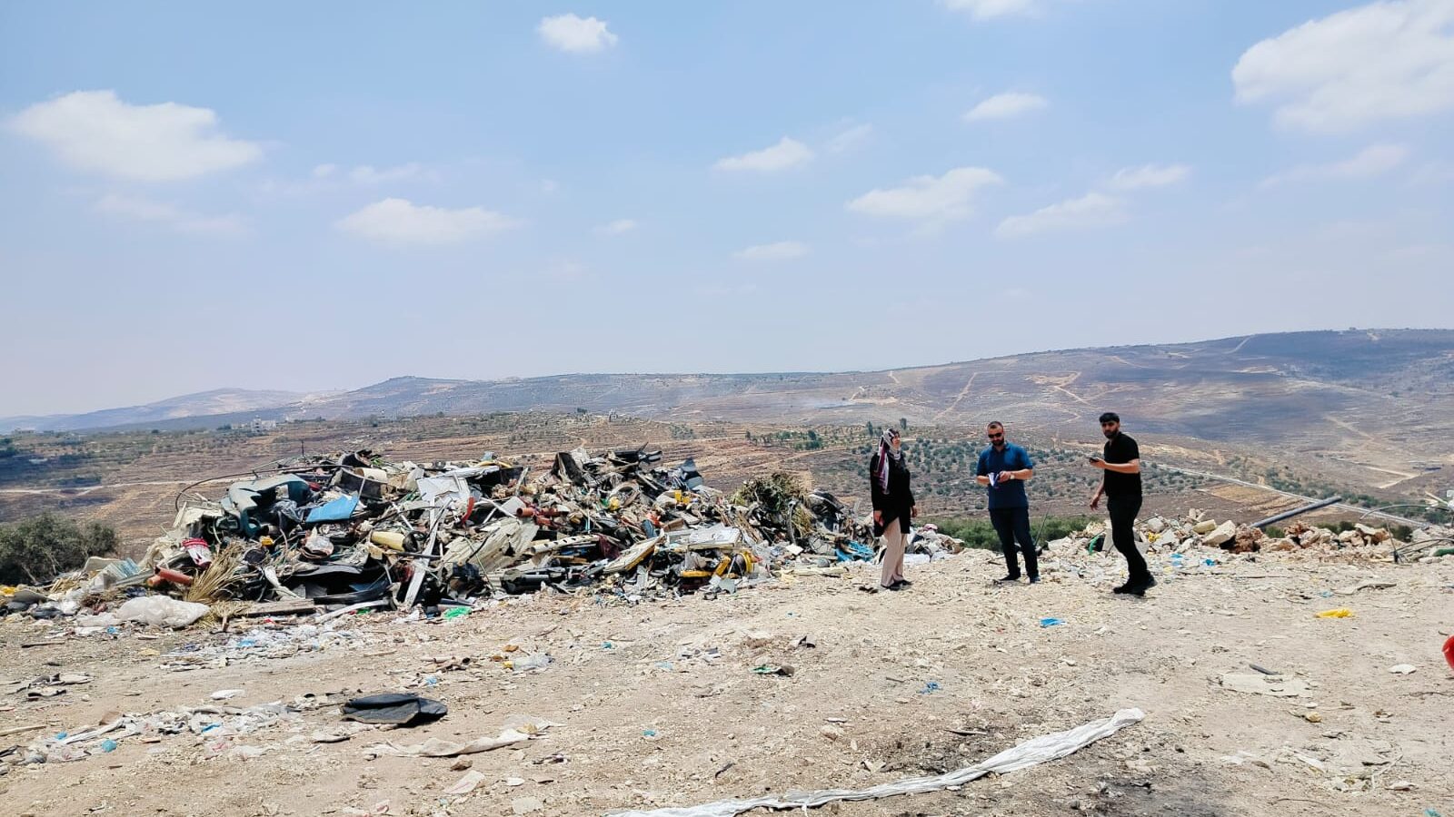 قلقيلية: سلطة جودة البيئة تتابع إغلاق ثلاثة مكبات عشوائية في فرعتا وحجة