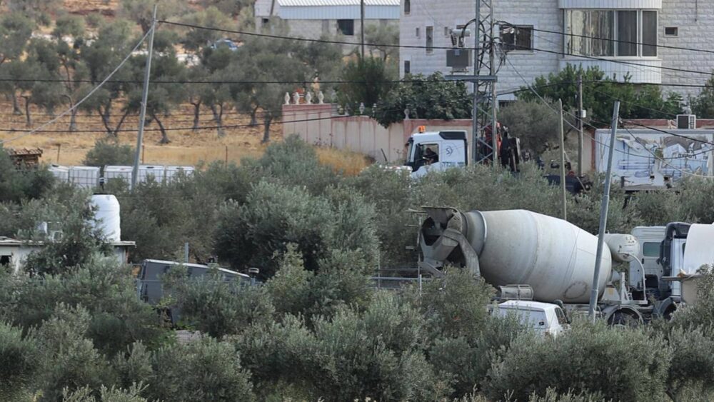 الاحتلال يردم بئرين للمياه في بيت دجن وبيت فوريك شرق نابلس ويستولي على مضخة
