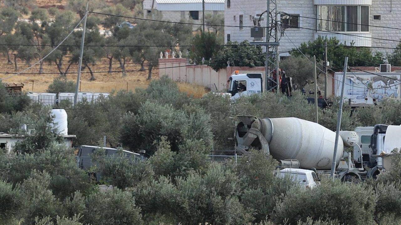 الاحتلال يردم بئرين للمياه في بيت دجن وبيت فوريك شرق نابلس ويستولي على مضخة