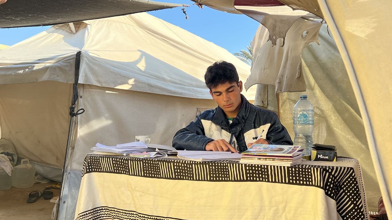 1500 طالب يتقدمون إلكترونياً لـ"توجيهي 2005" في غزة ضمن الدورة الاستكمالية الثالثة