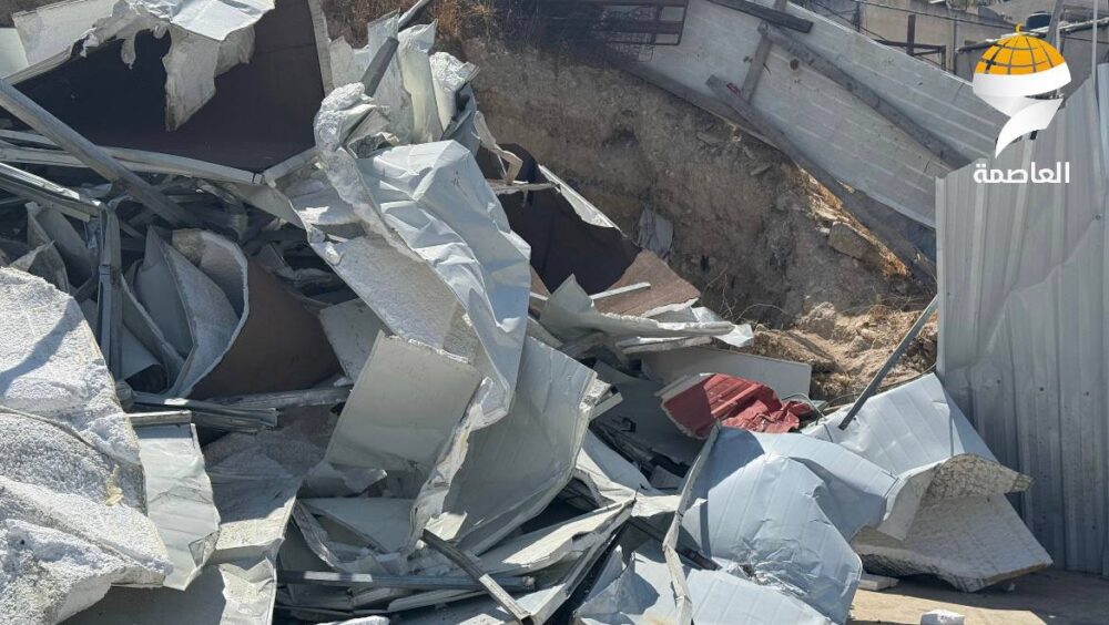 الاحتلال يهدم منشأة سكنية ومغسلة وسورا في بلدة سلوان