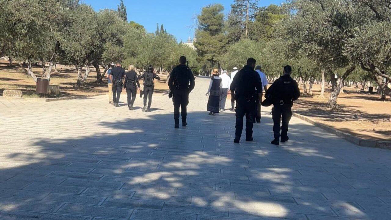 مستوطنون يقتحمون المسجد الأقصى المبارك