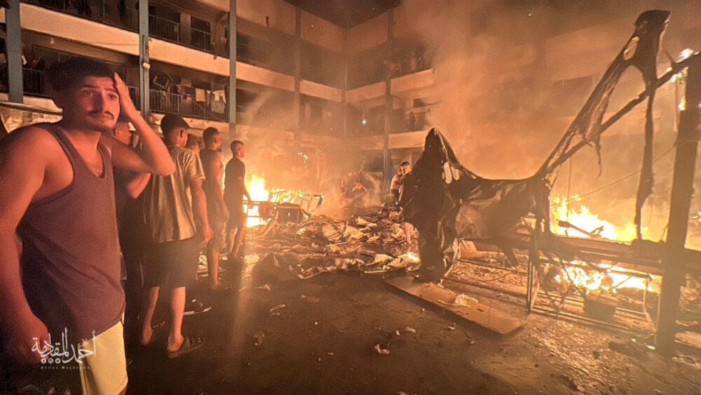 24 شهيداً منذ الفجر: شهداء في قصف خيام النازحين بخانيونس ورفح ومدرسة بالبريج