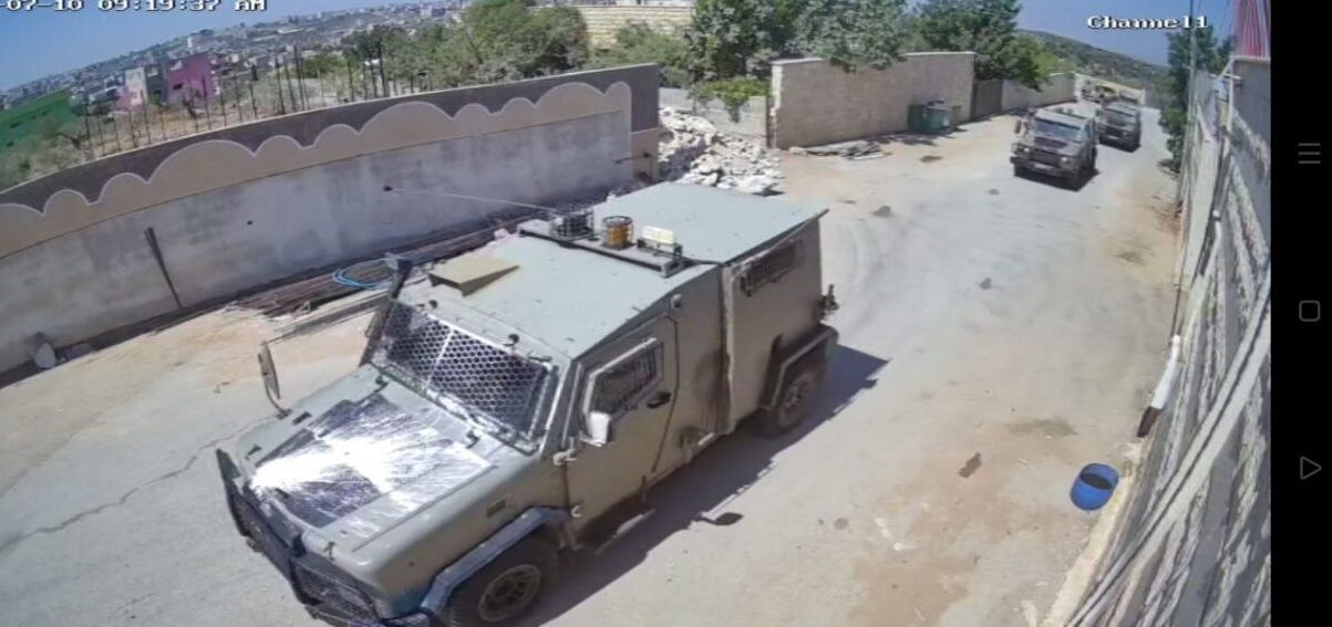 الاحتلال يهدم منزلاً وبركساً في بلدة رافات غرب سلفيت