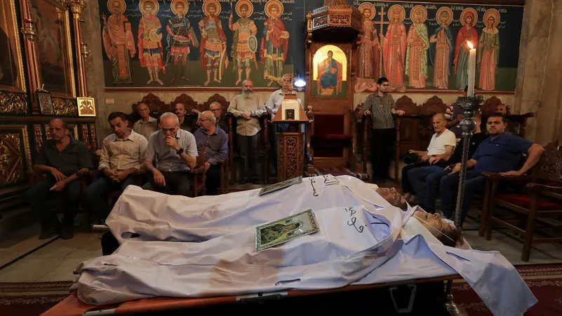 مفوض أممي: قصف "إسرائيل" كنيسة لجأ إليها مدنيون جريمة حرب