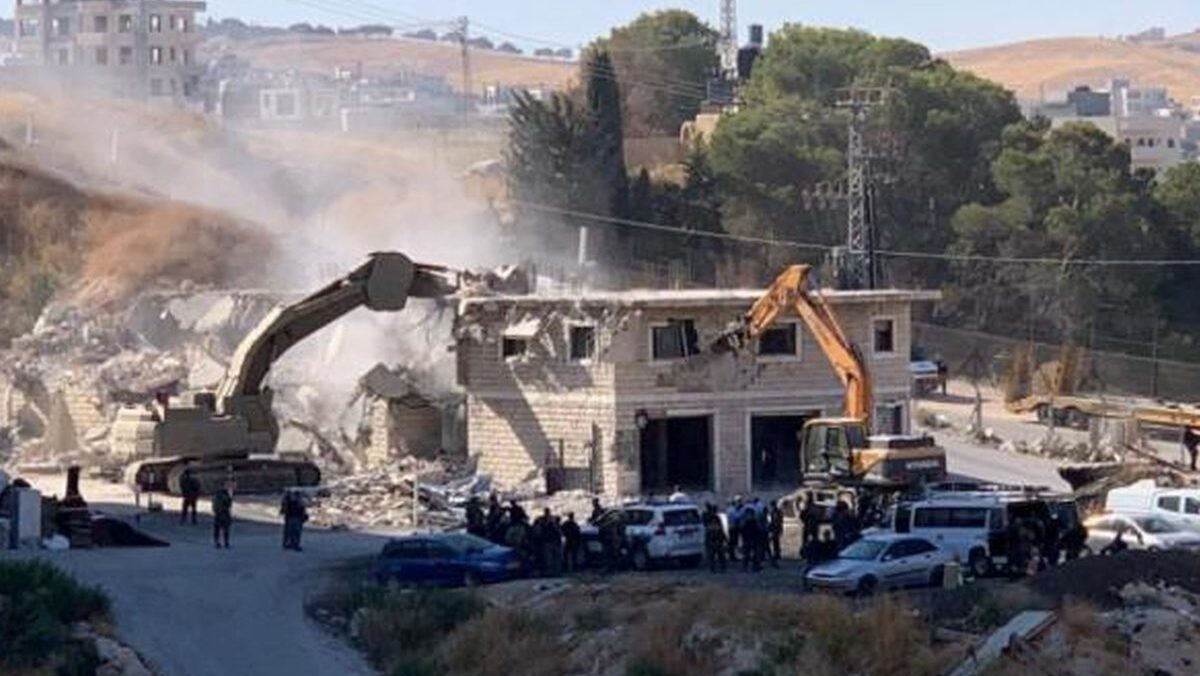بهدف توسعة المشروع الاستيطاني ... الاحتلال يخطر بهدم 7 منازل في الخضر