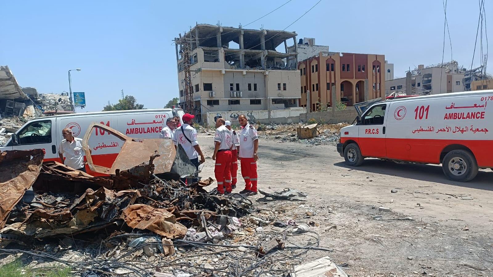 جمعية الهلال الأحمر: توقف العمل في عيادة الزيتون الطبية في غزة بسبب قصف الاحتلال الاسرائيلي