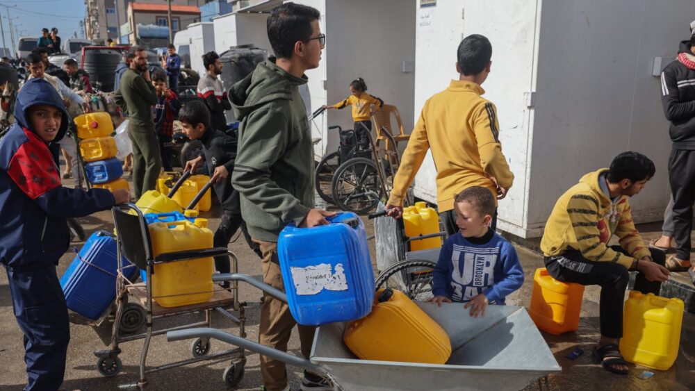 "الأونروا": خطر صحي يهدد غزة بسبب انعدام المياه النظيفة والحرّ