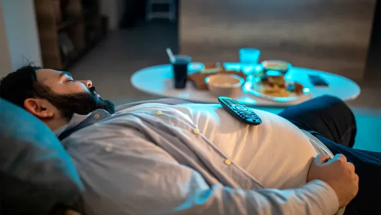 لهزيمة خمول ما بعد الظهر تجنب هذه الأطعمة في وجبة الغداء