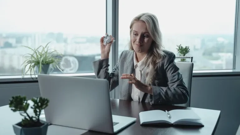 هل سأصبح بلا فائدة؟ كيف تحمي مستقبلك المهني من الذكاء الاصطناعي؟