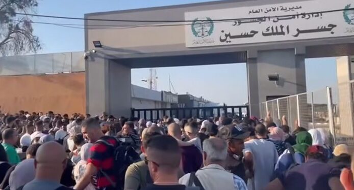 الداخلية: الساعات المقبلة ستشهد حلًا جذريًا لأزمة العالقين على جسر الملك حسين