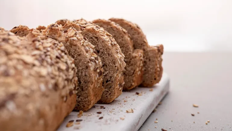 خبز الحبوب المنبتة قد يغير علاقتك بالكربوهيدرات
