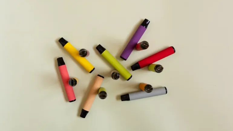 هل السجائر الإلكترونية أفضل من السجائر العادية؟