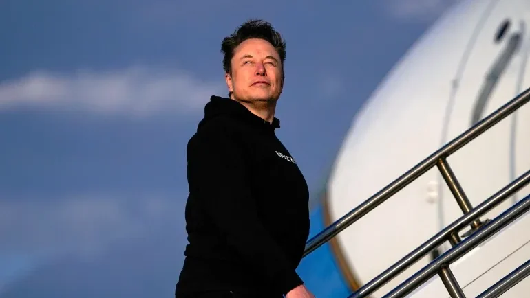 إمبراطورية إيلون ماسك في خطر والسبب مغامراته السياسية