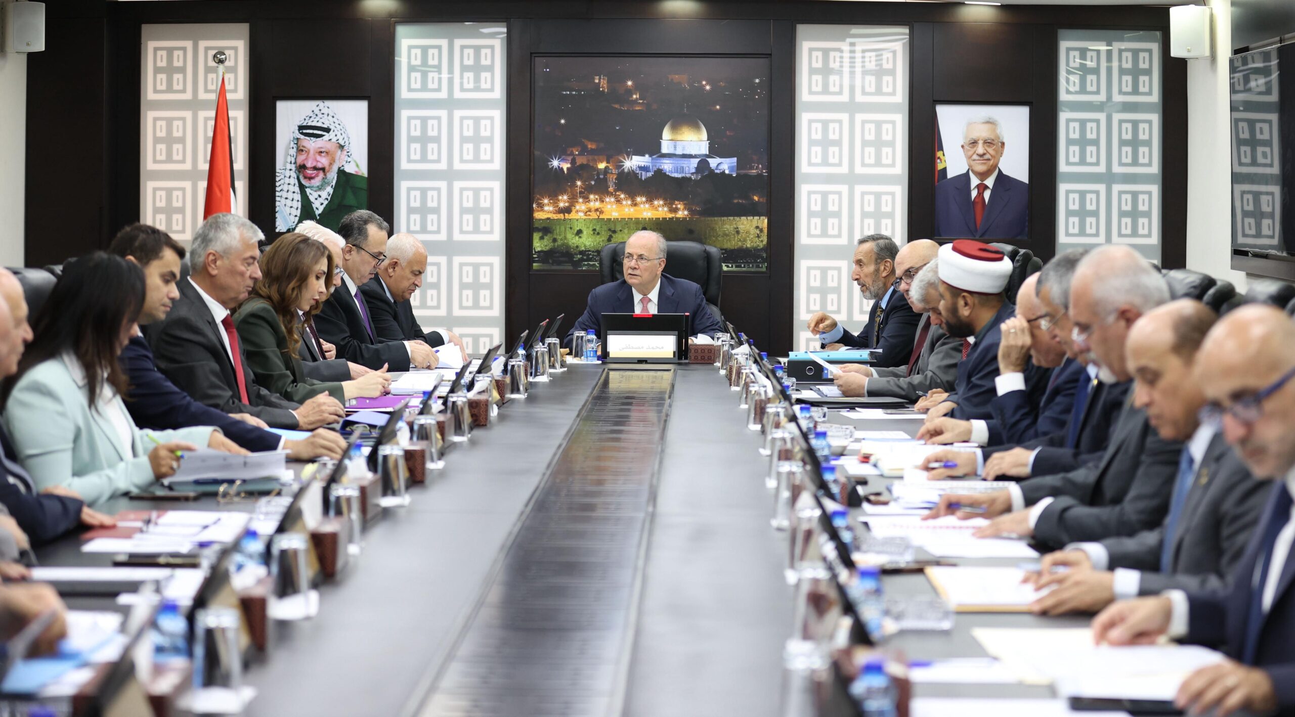 رئيس الوزراء: الحكومة تواصل جهودها لتأمين الموارد المالية لتغطية الالتزامات المتراكمة