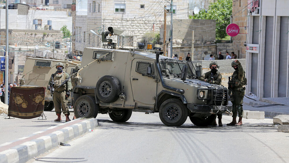 إصابة شاب برصاص الاحتلال عند حاجز قلنديا العسكري شمال القدس