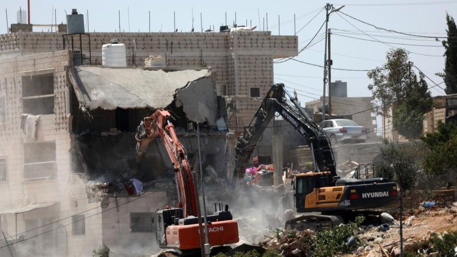 الاحتلال يهدم مقهى في بيت لقيا غرب رام الله