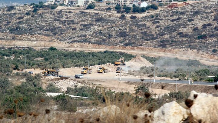 قرارات عسكرية بالاستيلاء على أراضٍ لصالح الاستيطان شرق قلقيلية