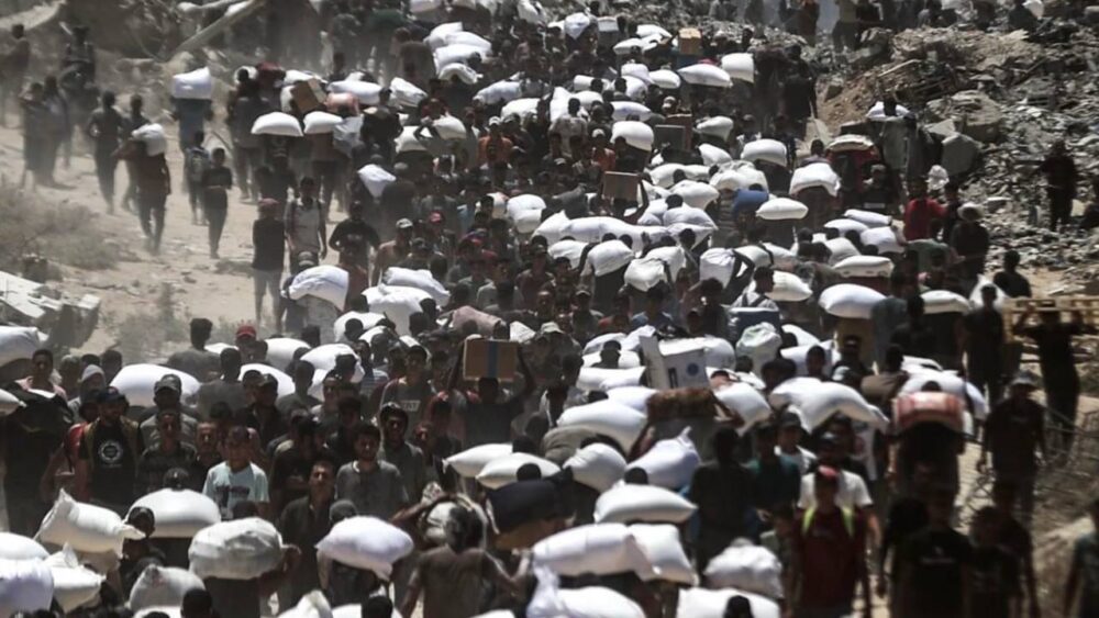 70 شهيدًا منذ فجر اليوم بينهم 37 من طالبي المساعدات الإنسانية في قطاع غزة