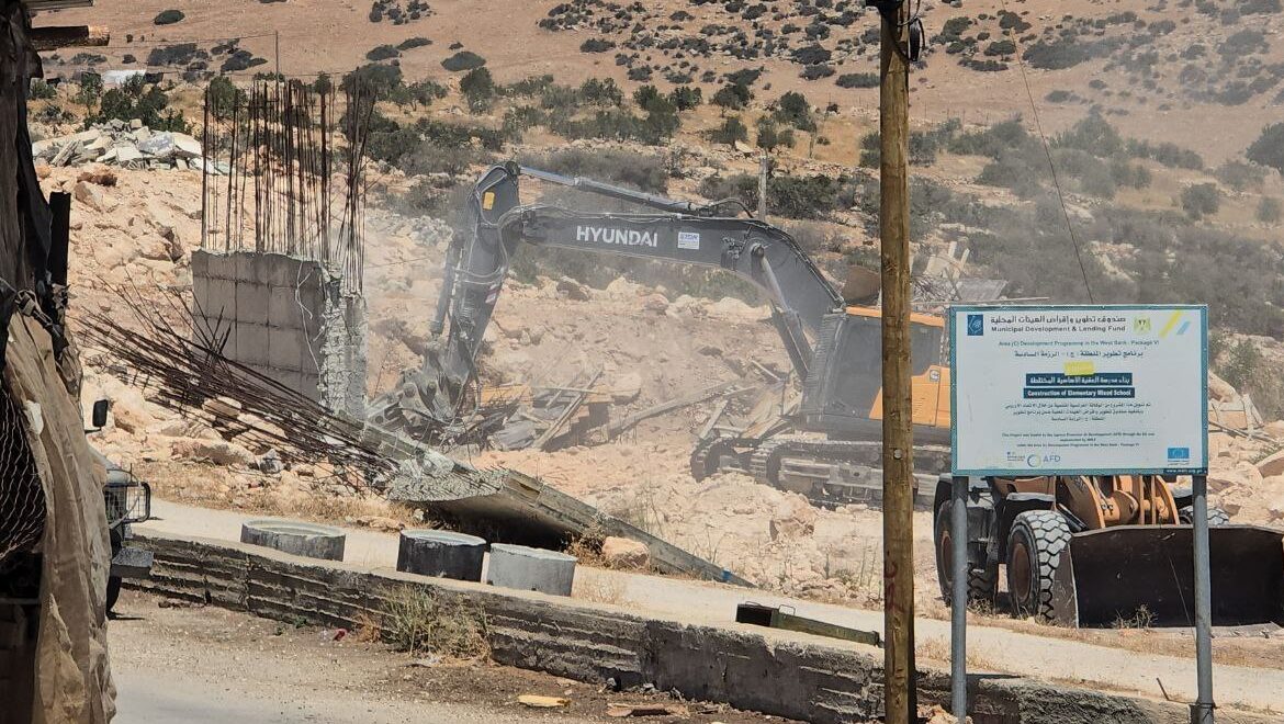 الاحتلال يشرع بهدم مدرسة قيد الإنشاء شرق طوباس