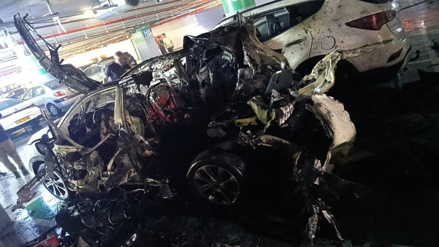 الشرطة تكشف ملابسات تفجير مركبة داخل مجمع "الآيكون مول" في رام الله