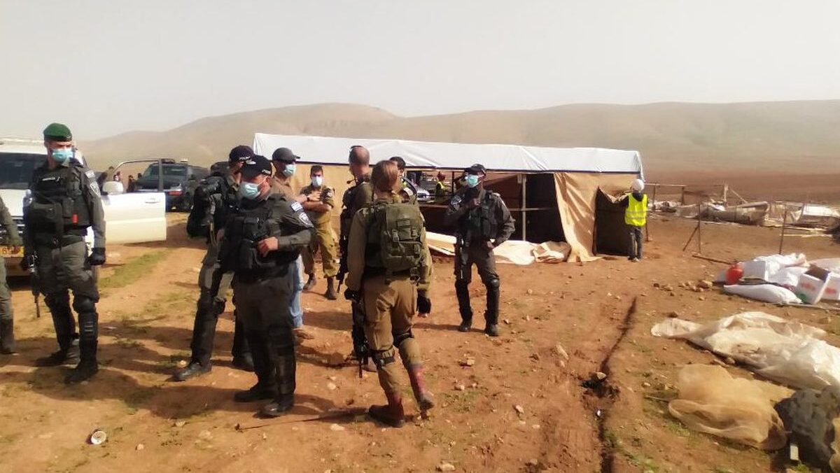 مستوطنون يقتحمون قرية شلال العوجا شمال أريحا