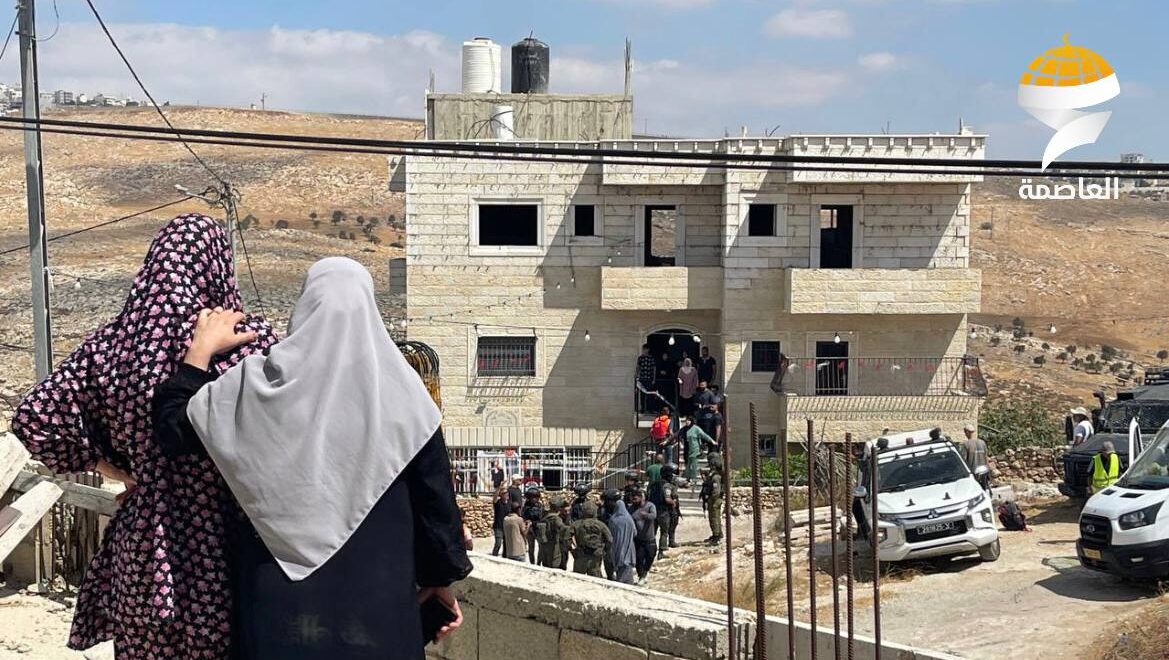 الاحتلال يعتدي على الأهالي في حزما شمال القدس
